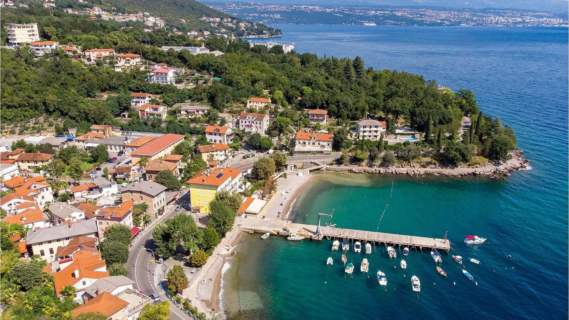 Nice Apartment In Lovran With Kitchen Croazia